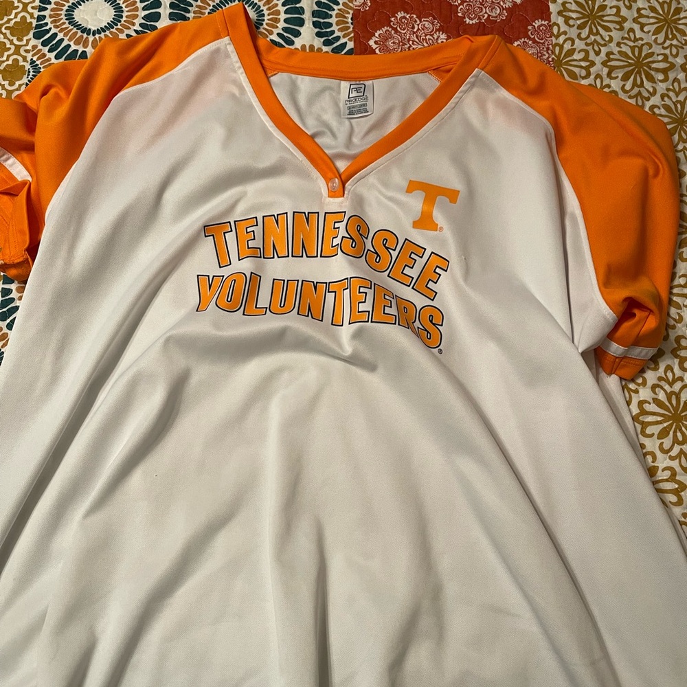Tennessee jersey size 4x fits small